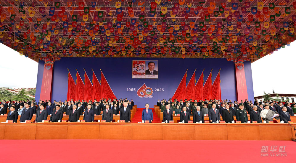 习近平出席西藏自治区成立60周年庆...