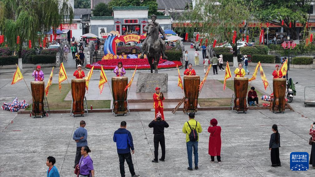 广西钦州：看戏...